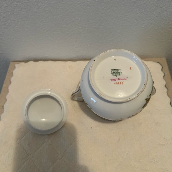 Shelley WILD FLOWERS Gainesborough 4.75" Sugar Bowl - Picture 7 of 12